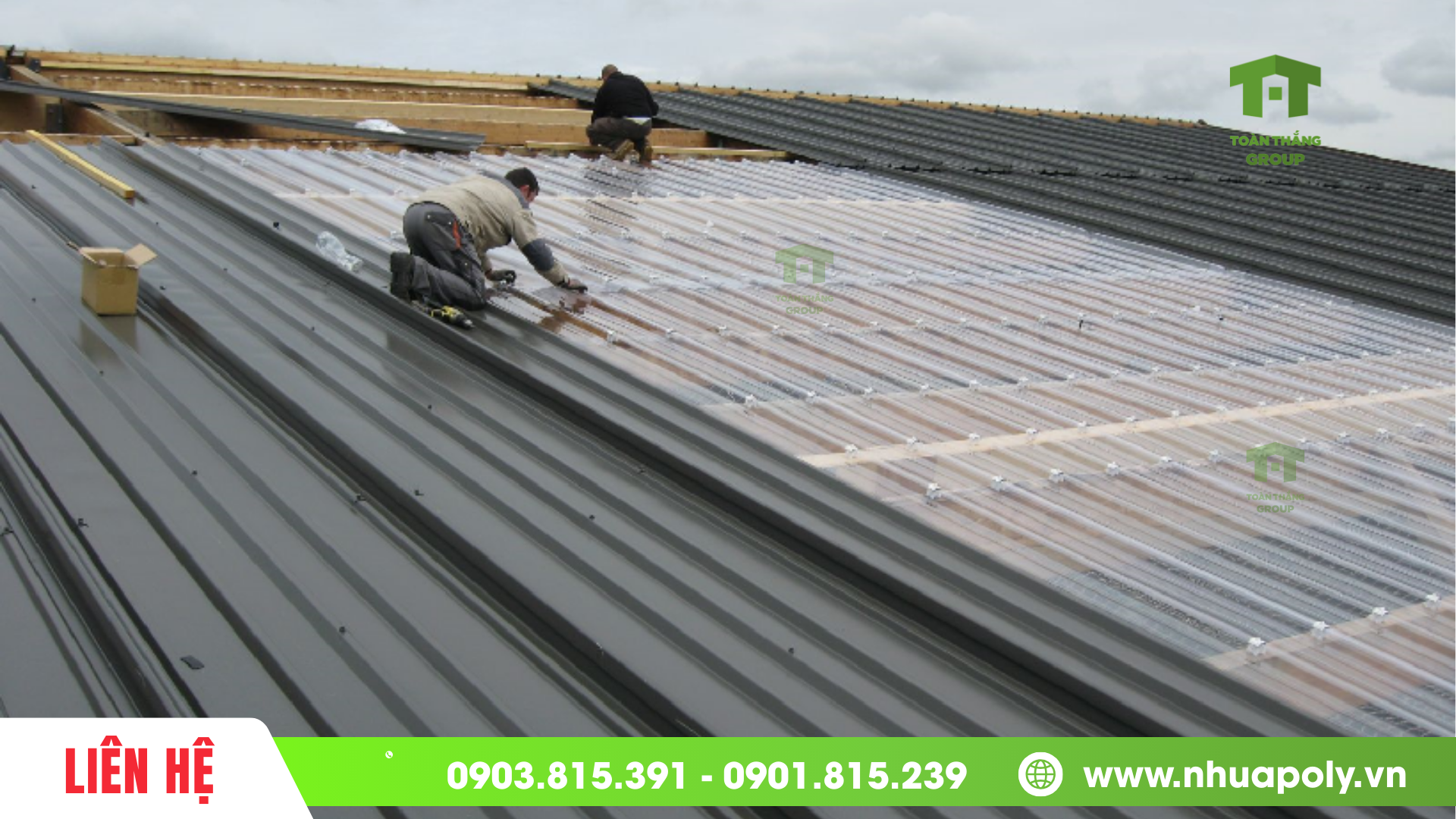 Tôn sóng tròn lấy sáng có tính linh hoạt có thể kết hợp với tôn kim loại truyền thống