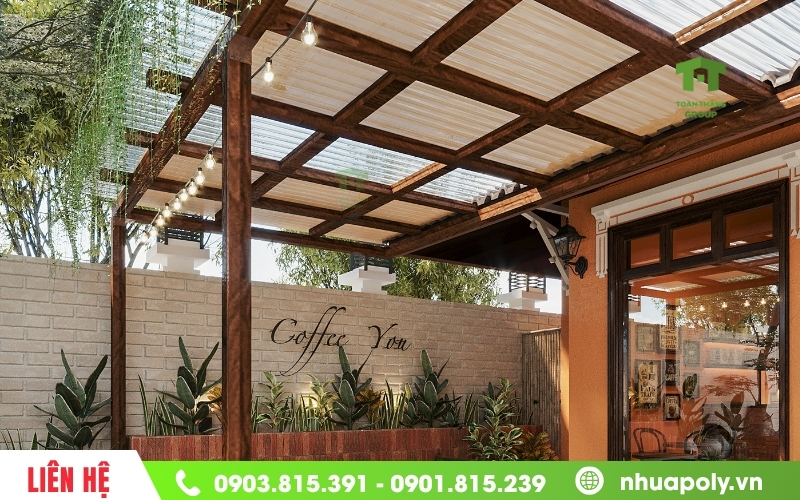 Ứng dụng mái che bằng tấm poly cho quán cafe ngày càng phổ biến