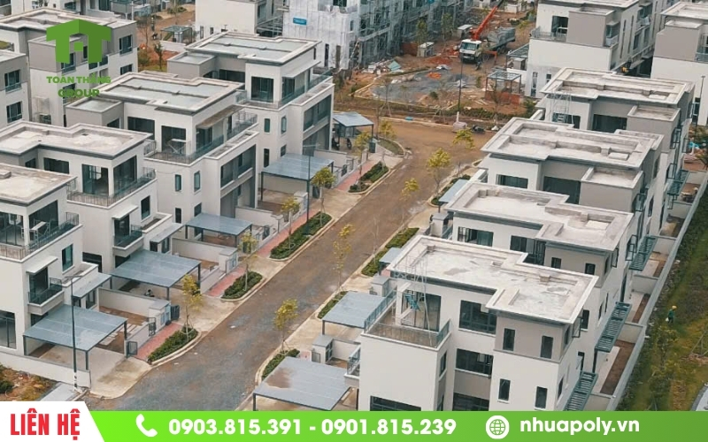 Mái hiên nhà để xe oto bằng tấm Polycarbonate tại khu đô thị Swan Park